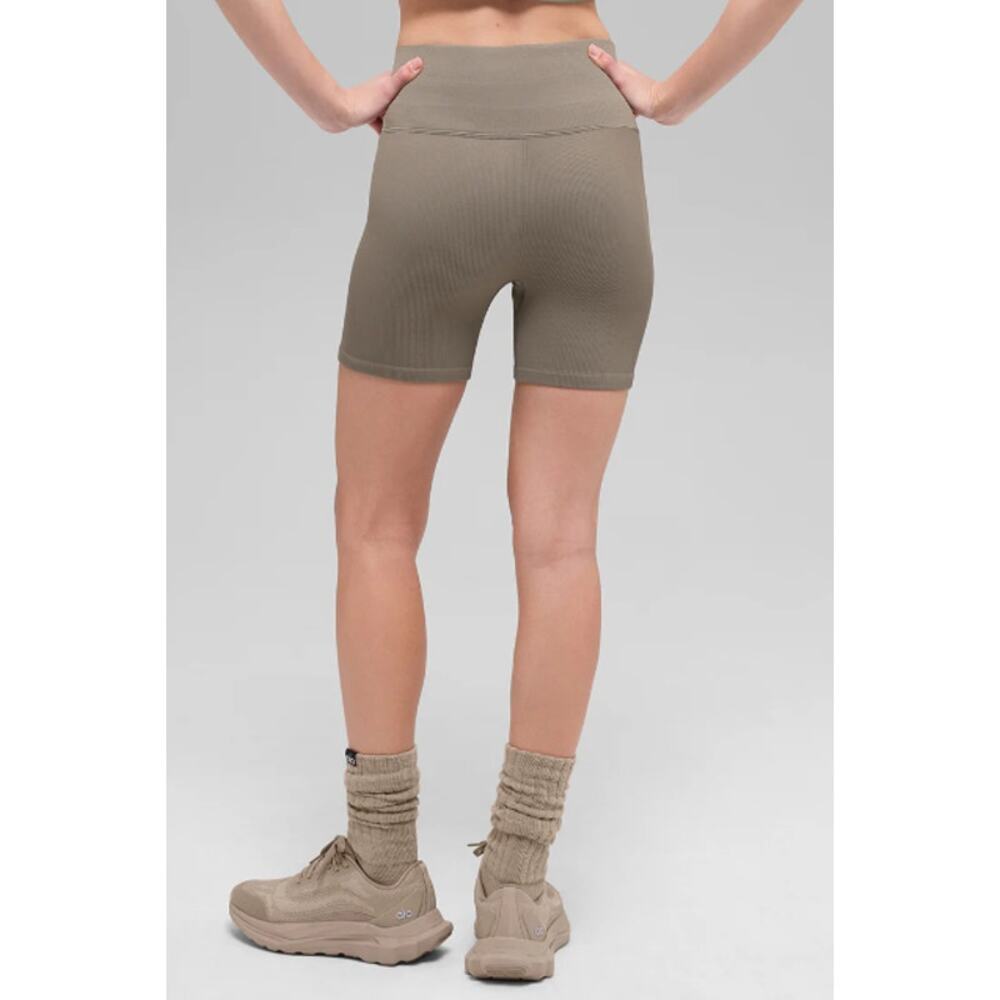 Alo Yoga Shorts Womens XS Seamless Ribbed Favorite Biker Beige Yoga Pilates Gym - Picture 4 of 15